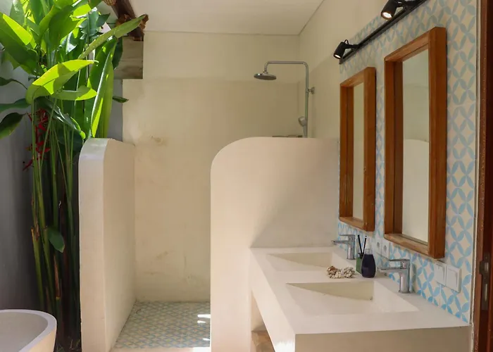 Seseh Beach-twin Celestine 3 Bedrooms With Private Pool-650 M To Ferienhaus Munggu