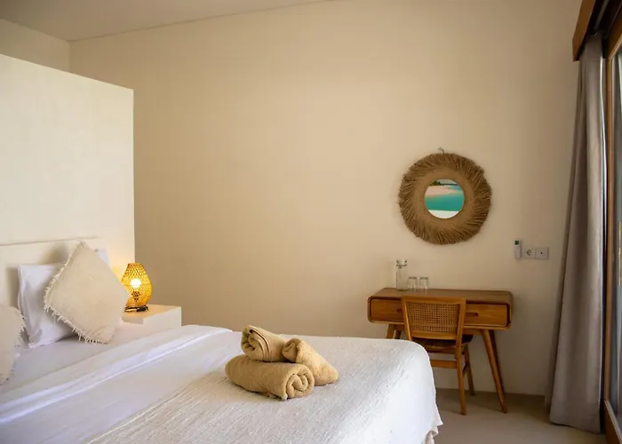 Seseh Beach-twin Celestine 3 Bedrooms With Private Pool-650 M To Munggu