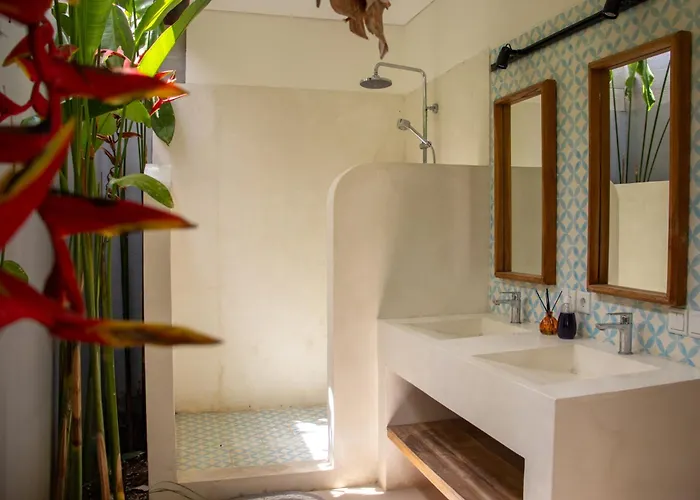 Seseh Beach-twin Celestine 3 Bedrooms With Private Pool-650 M To Ferienhaus Munggu